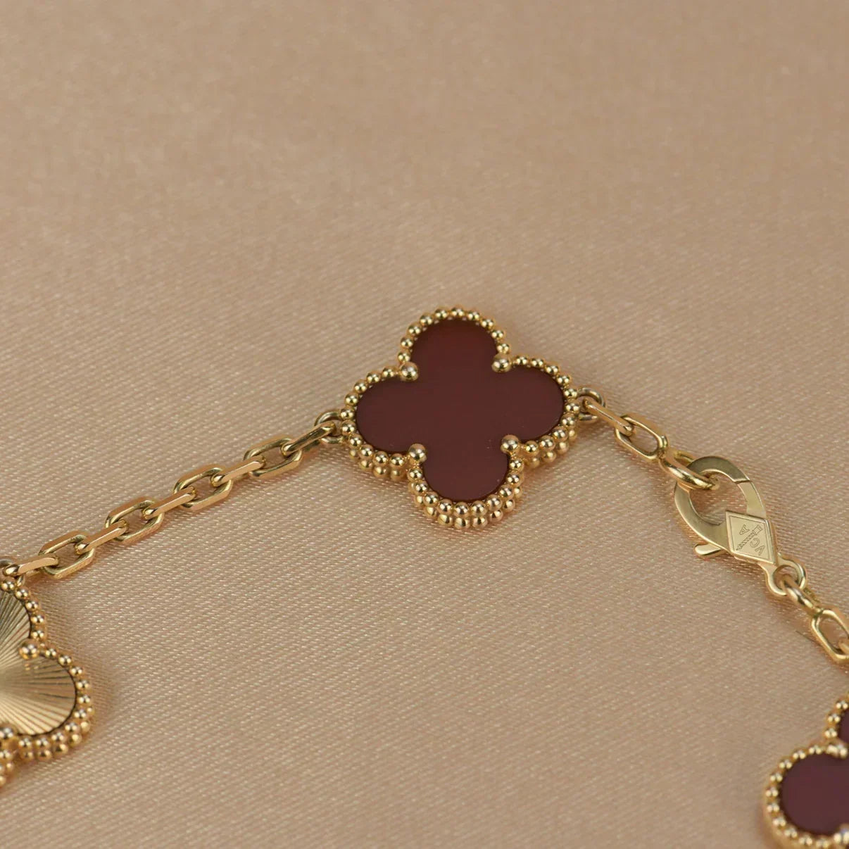 [⭐Luxery] CLOVER 5 MOTIF RED CORNELIAN BRACELET COLLECTION