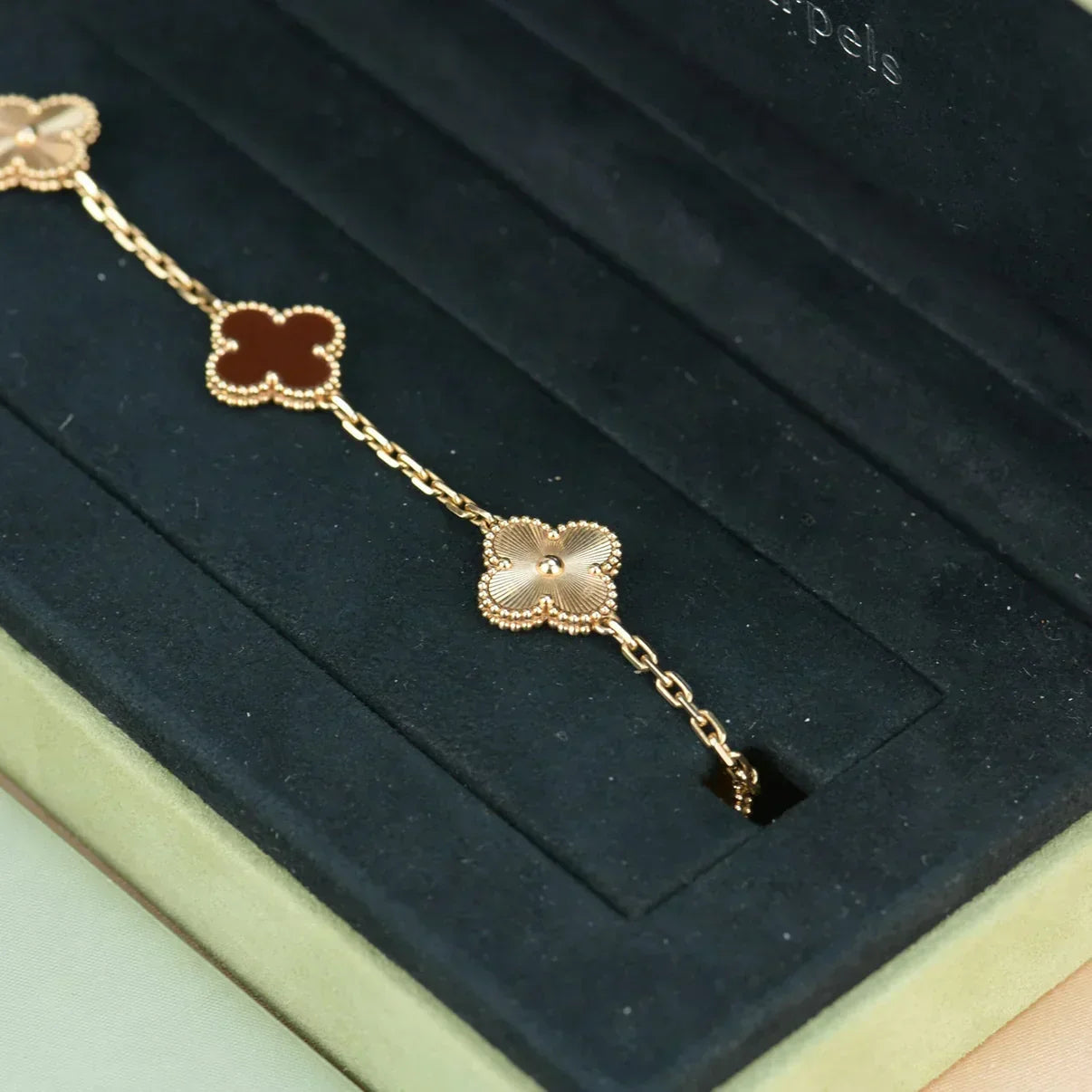 [⭐Luxery] CLOVER 5 MOTIF RED CORNELIAN BRACELET COLLECTION