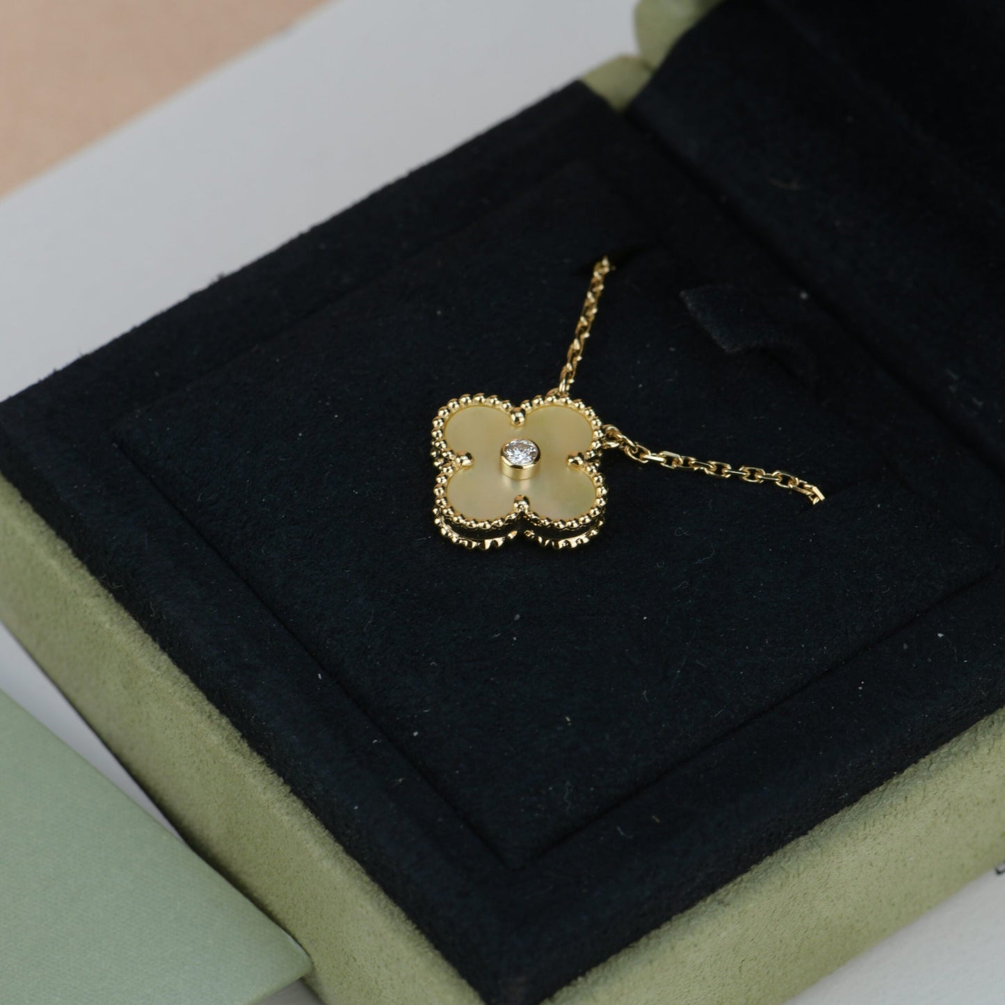 [⭐Luxery]CLOVER 15MM DIAMOND GOLD MOTHER OF PEARL NECKLACE