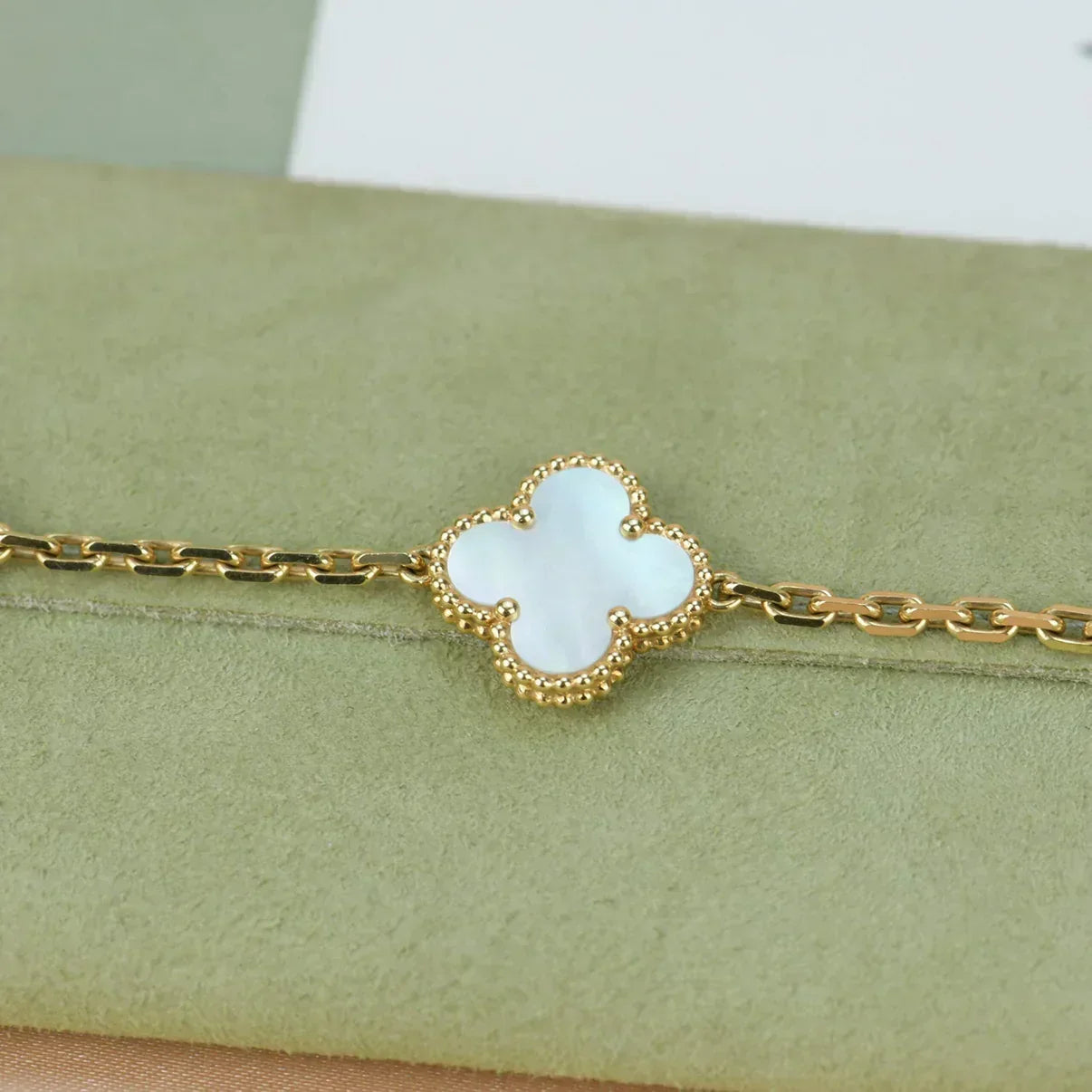 [⭐Luxery]CLOVER WHITE PEARL MOP 5 MOTIF BRACELET COLLECTION