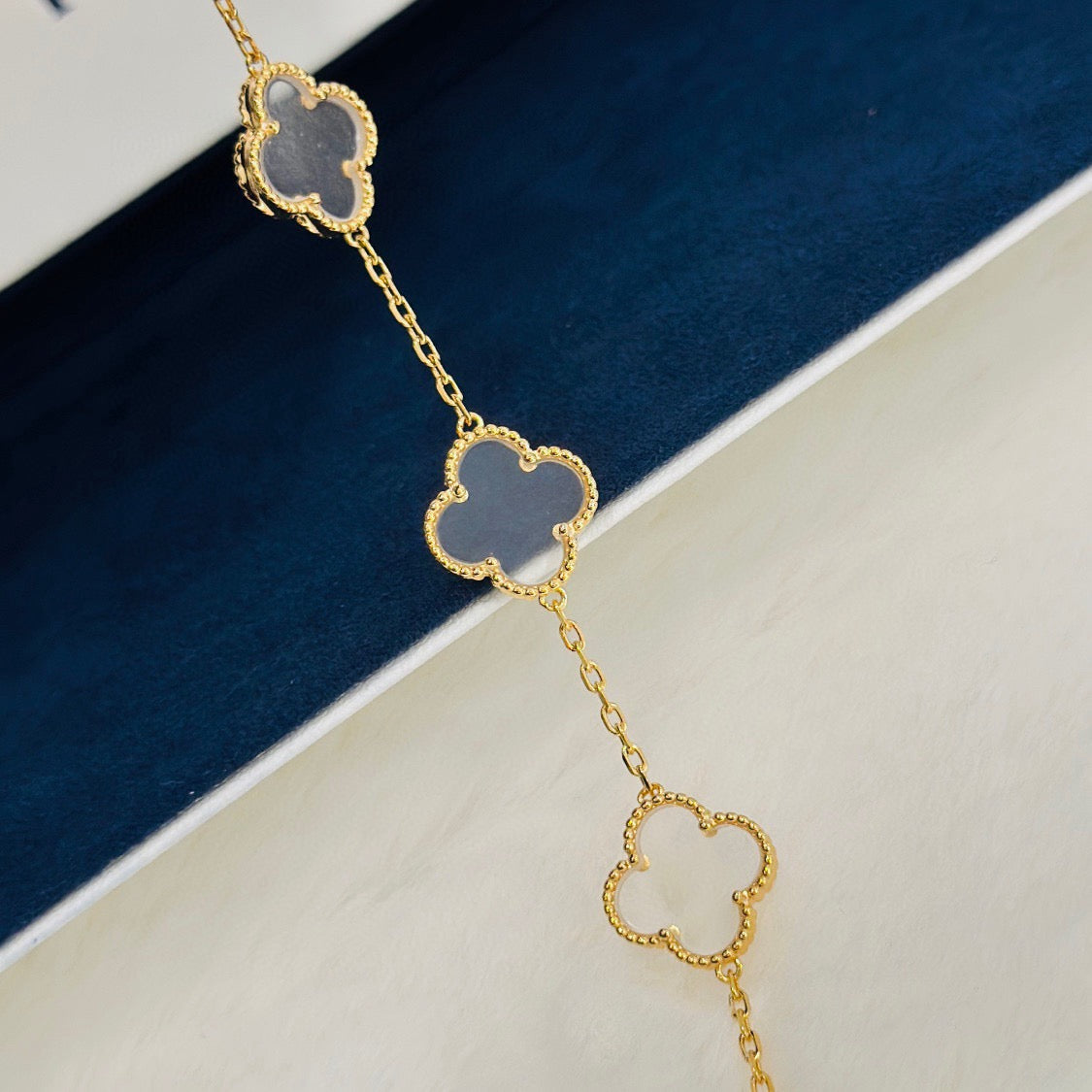 [⭐Luxery]CLOVER 5 MOTIF ROCK CRYSTAL BRACELET