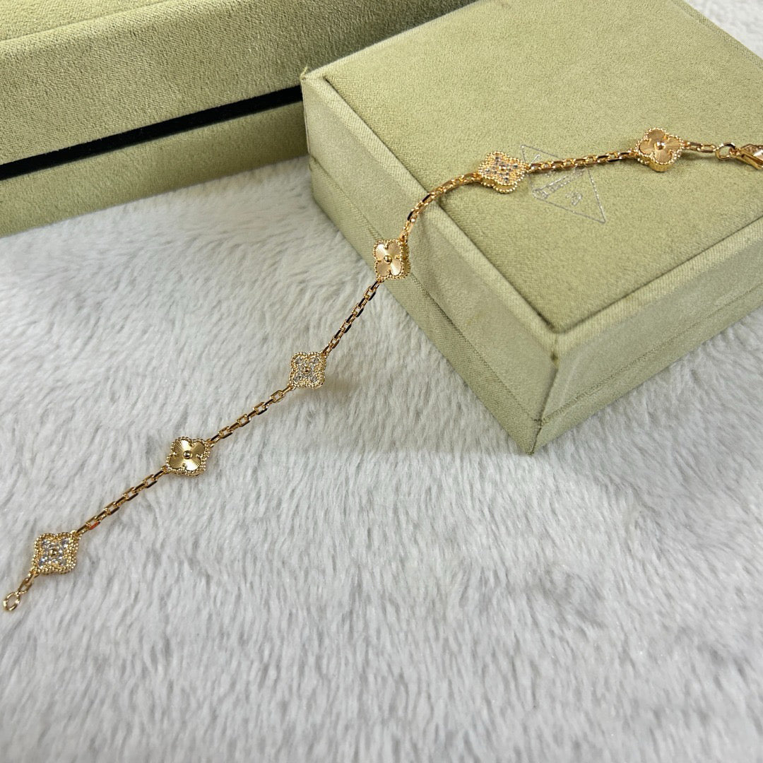[⭐Luxery]CLOVER 6 MOTIF DIAMOND LASER BRACELET