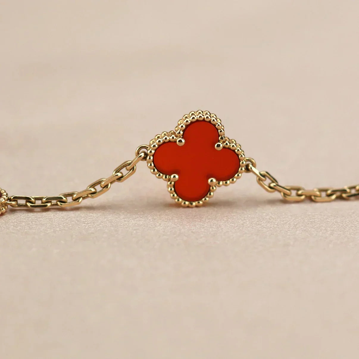 [⭐Luxery] CLOVER 5 MOTIF RED CORNELIAN BRACELET COLLECTION