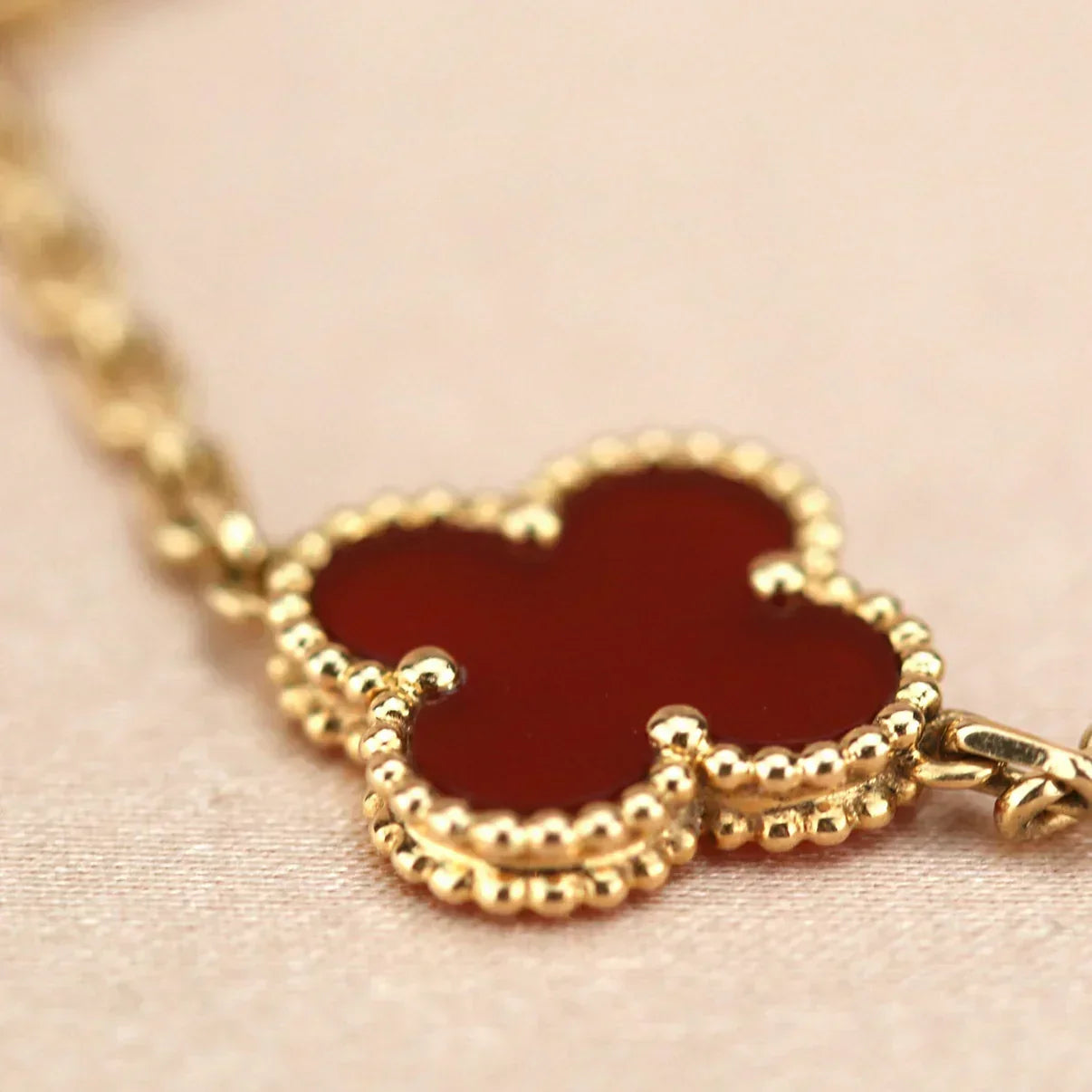 [⭐Luxery] CLOVER 5 MOTIF RED CORNELIAN BRACELET COLLECTION