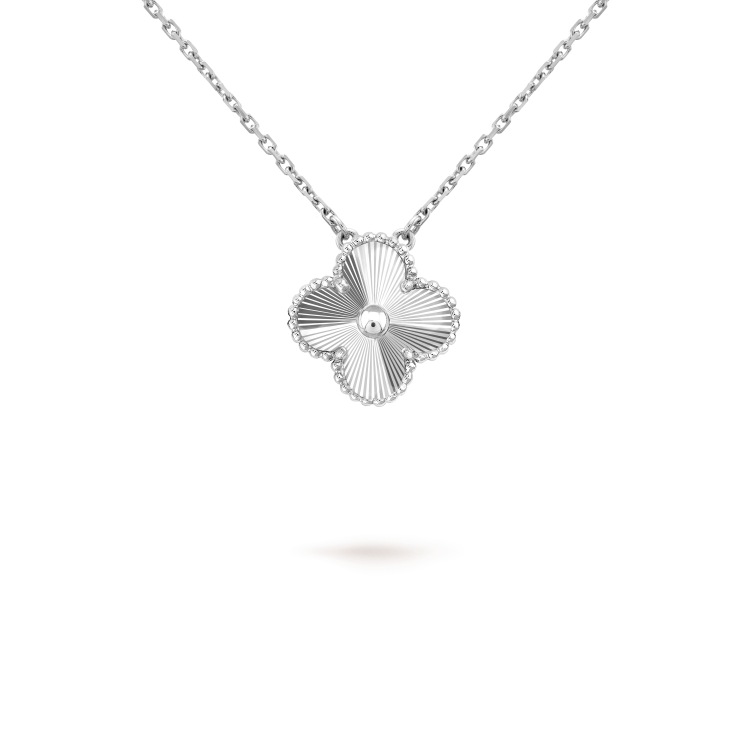 [⭐Luxery]CLOVER 15MM LASER NECKLACE SILVER