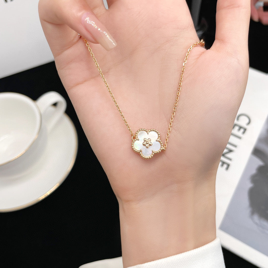 [⭐Luxery]LUCKY WHITE MOP PLUM BLOSSOM  BRACELET