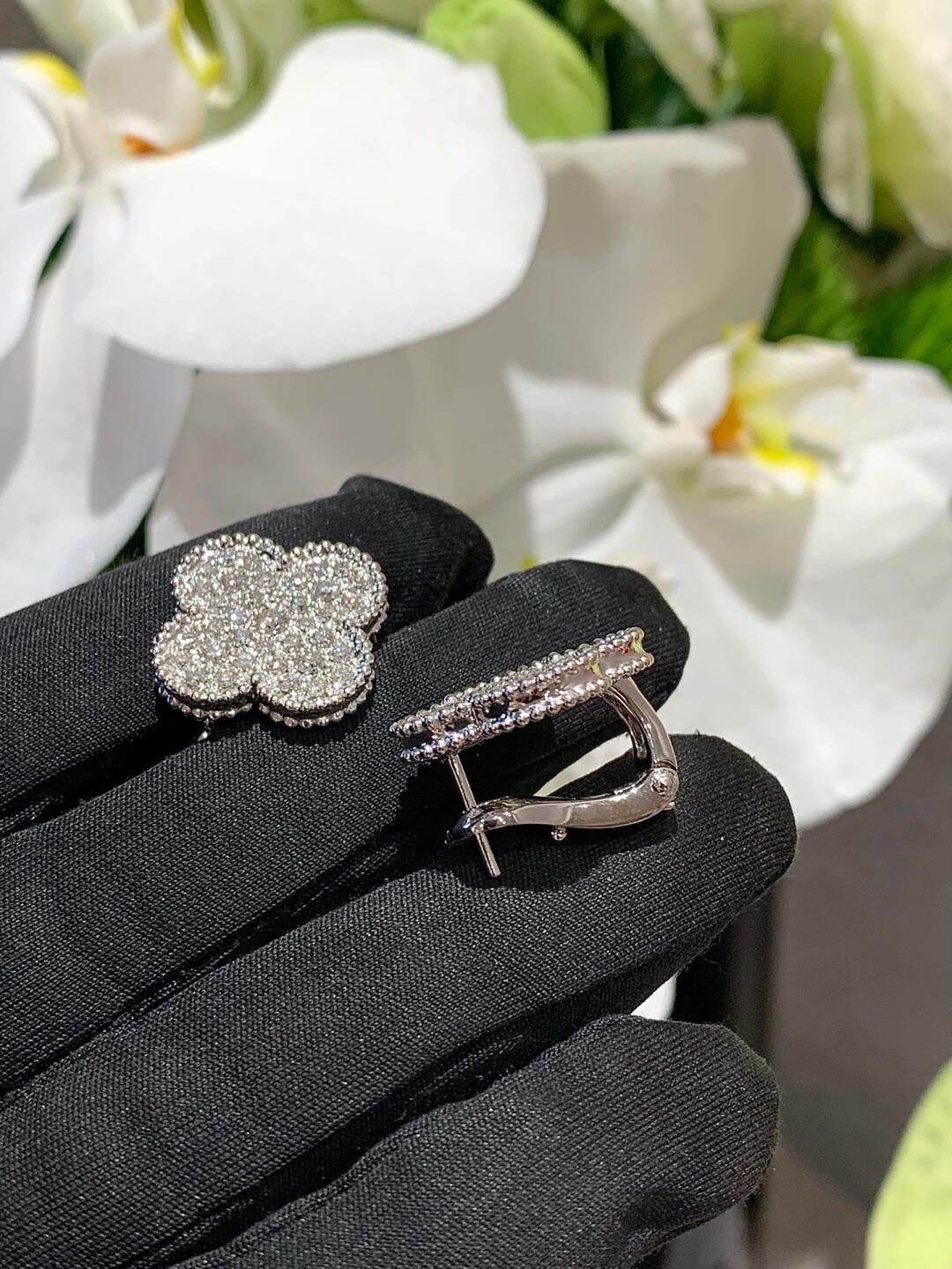 [⭐Luxery]CLOVER 20MM MOTIFS DIAMOND STUD EARRINGS SILVER