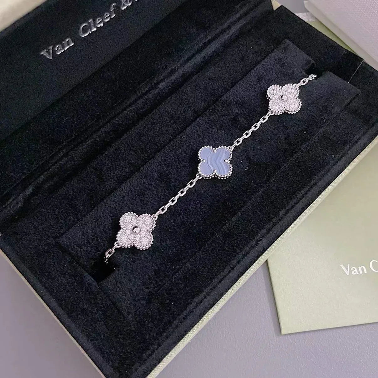 [⭐Luxery] CLOVER 5 MOTIF PURPLE CHALCEDONY BRACELET COLLECTION