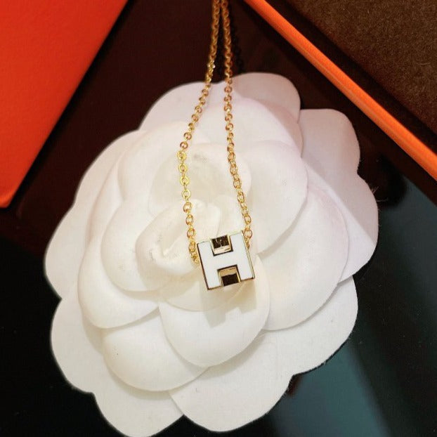 [⭐Luxery]H WHITE SQUARE GOLD NECKLACE