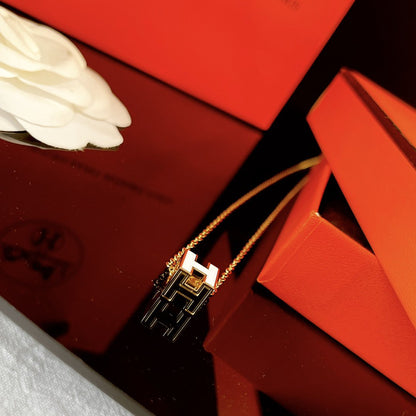 [⭐Luxery]H WHITE SQUARE GOLD NECKLACE