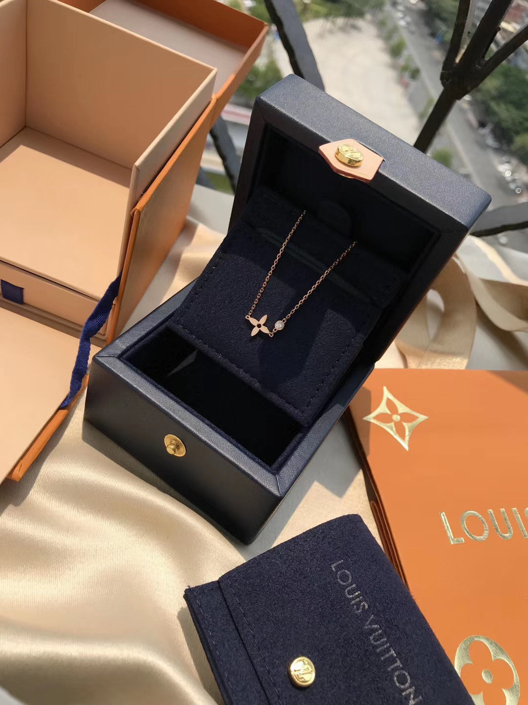 [⭐Luxery]BLOSSOM PENDANT PINK GOLD AND DIAMOND