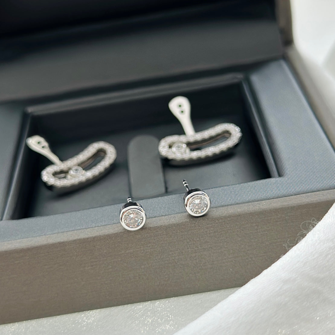 [⭐Luxery]MOVE UNO SILVER DIAMOND EARRINGS