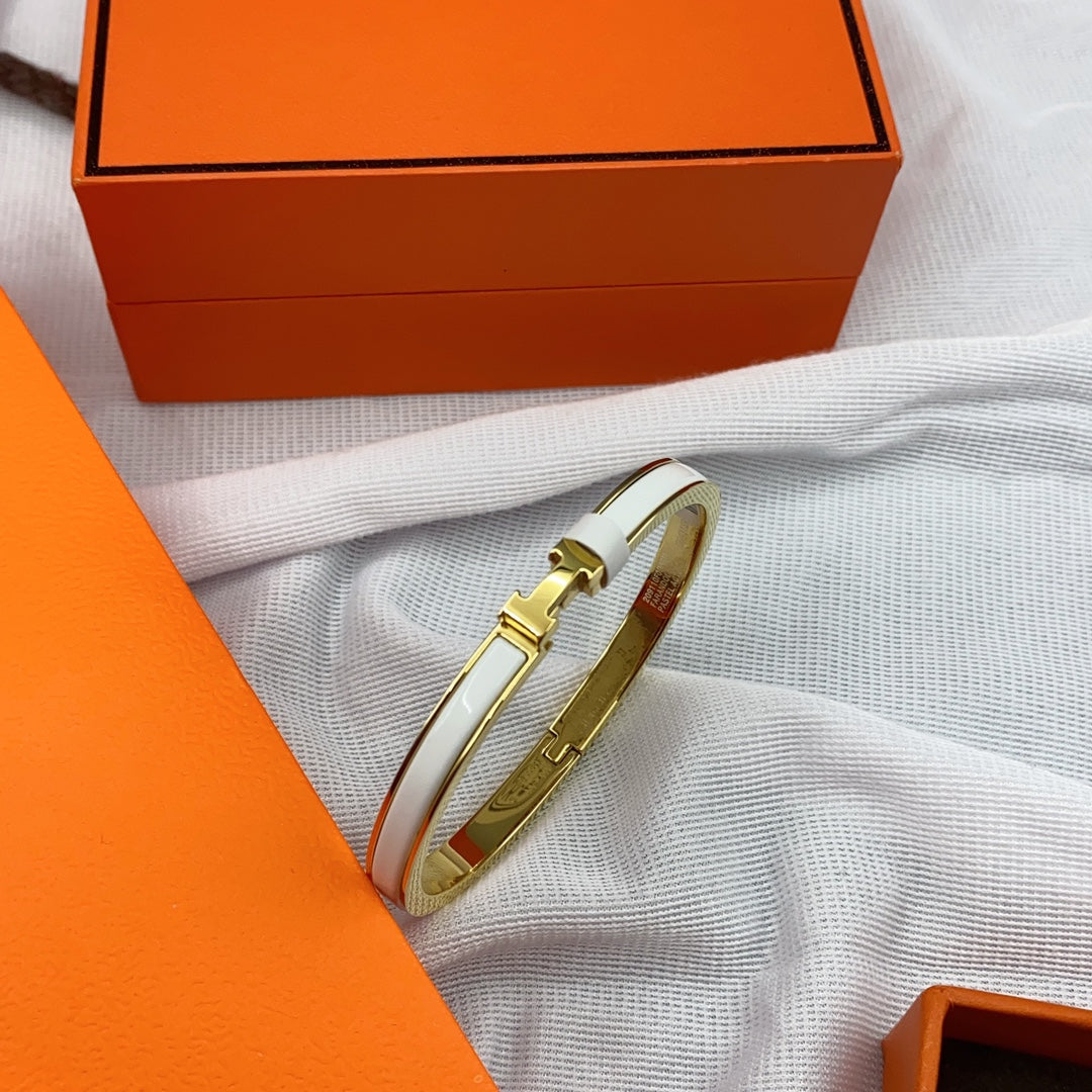 [⭐Luxery]CLASSIC HM CLIC WHITE 8MM ENAMEL BRACELET