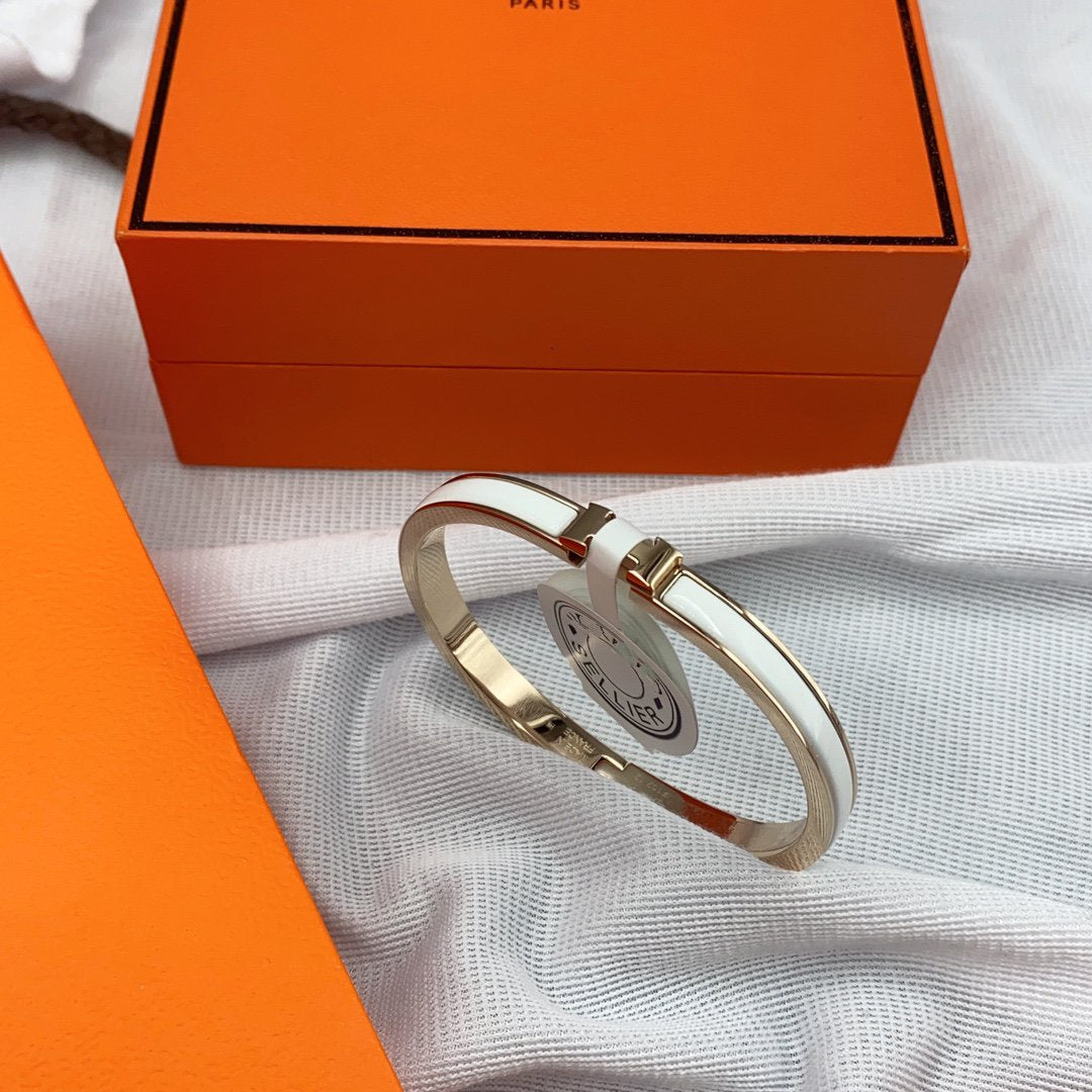 [⭐Luxery]CLASSIC HM CLIC WHITE 8MM ENAMEL BRACELET