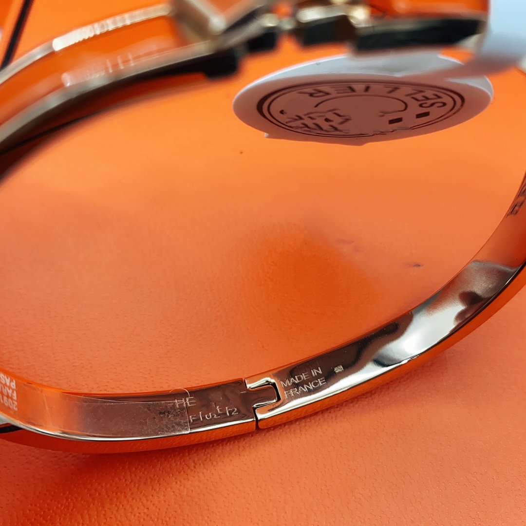 [⭐Luxery]CLASSIC HM CLIC RED 8MM ENAMEL BRACELET