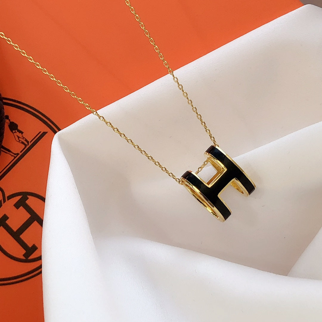 [⭐Luxery]HM CLIC BLACK ENAMEL GOLD NECKLACE