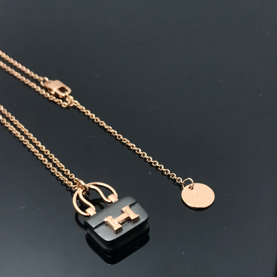[⭐Luxery]WOMEN'S HM AMULETTES CONSTANCE PENDANT NECKLACE