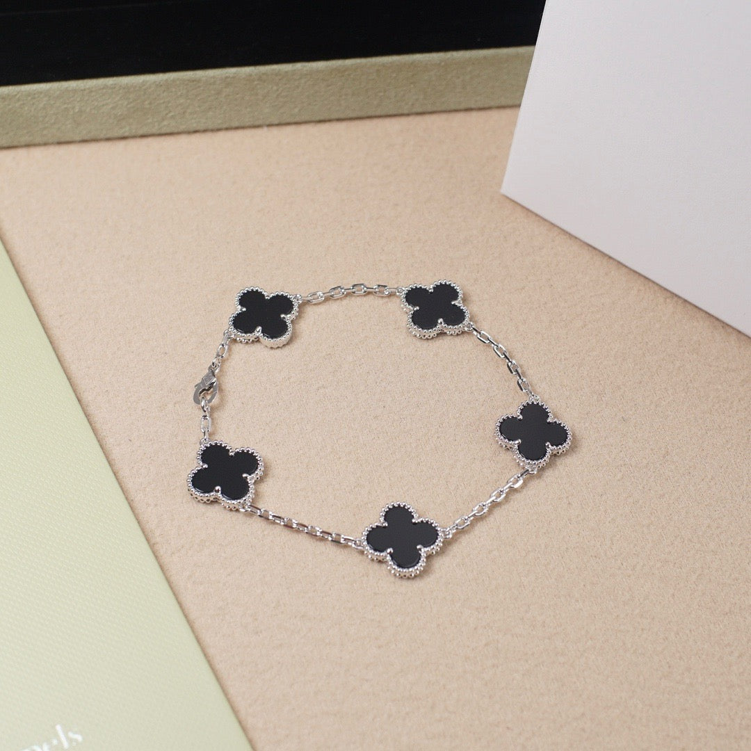 [⭐Luxery] CLOVER 5 MOTIF ONYXS BRACELET COLLECTION