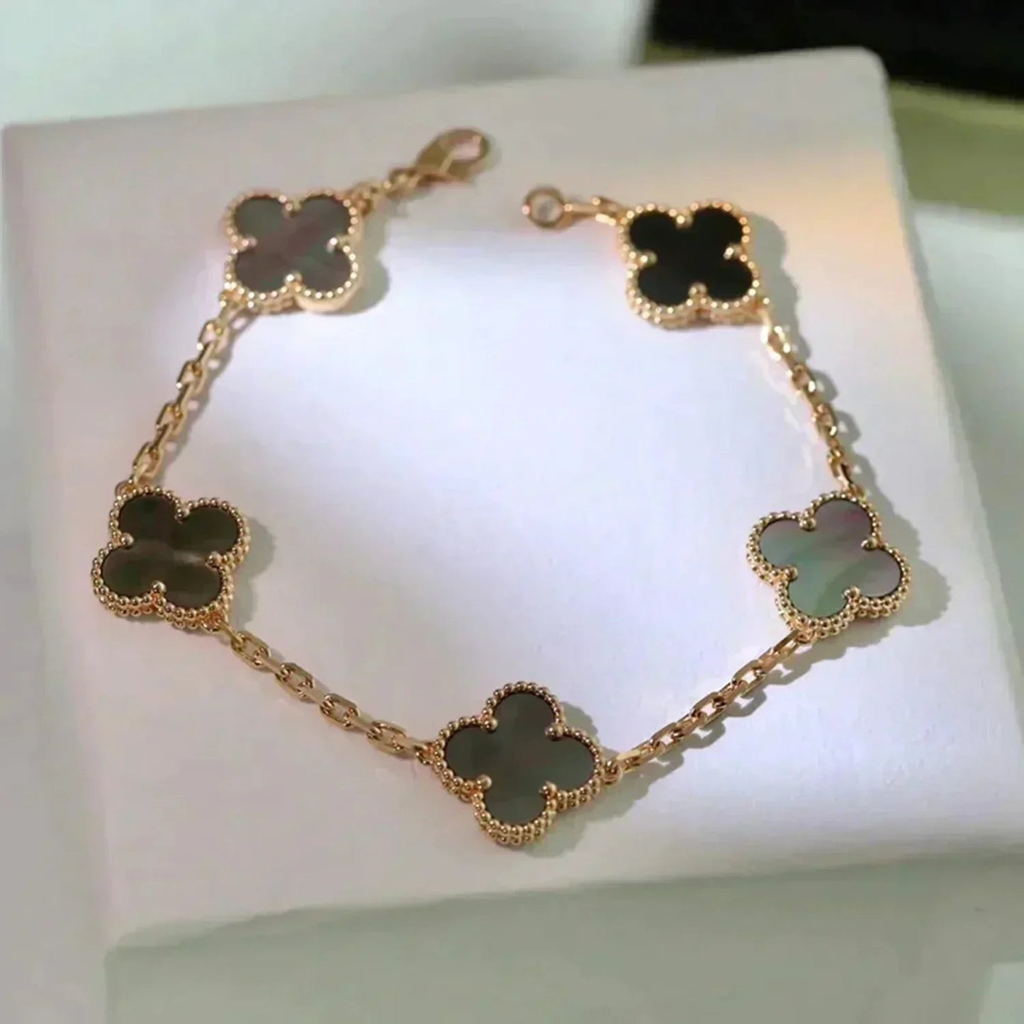 [⭐Luxery] CLOVER 5 MOTIF GRAY MOP BRACELET COLLECTION