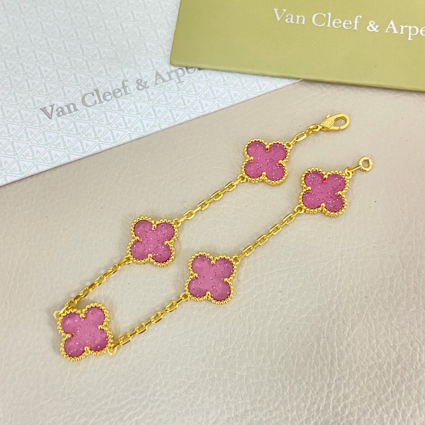 [⭐Luxery]NEW BUBBLE PINK ENAMEL 5-FLOWER BRACELET