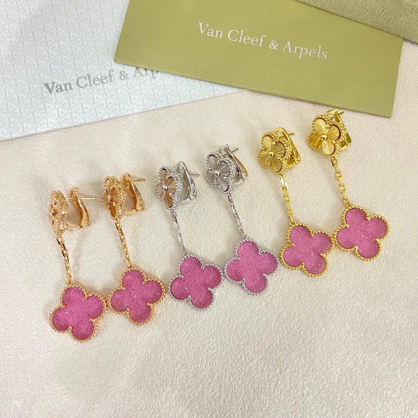 [⭐Luxery]2026 NEW CLOVER 2 MOTIF  BUBBLE PINK ENAMEL
