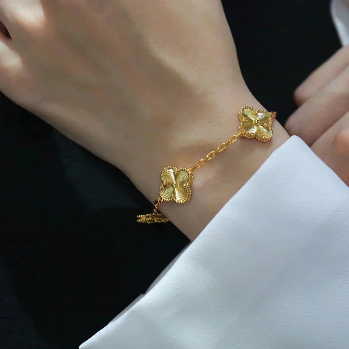 [⭐Luxery] CLOVER 5 MOTIF LASER BRACELET COLLECTION