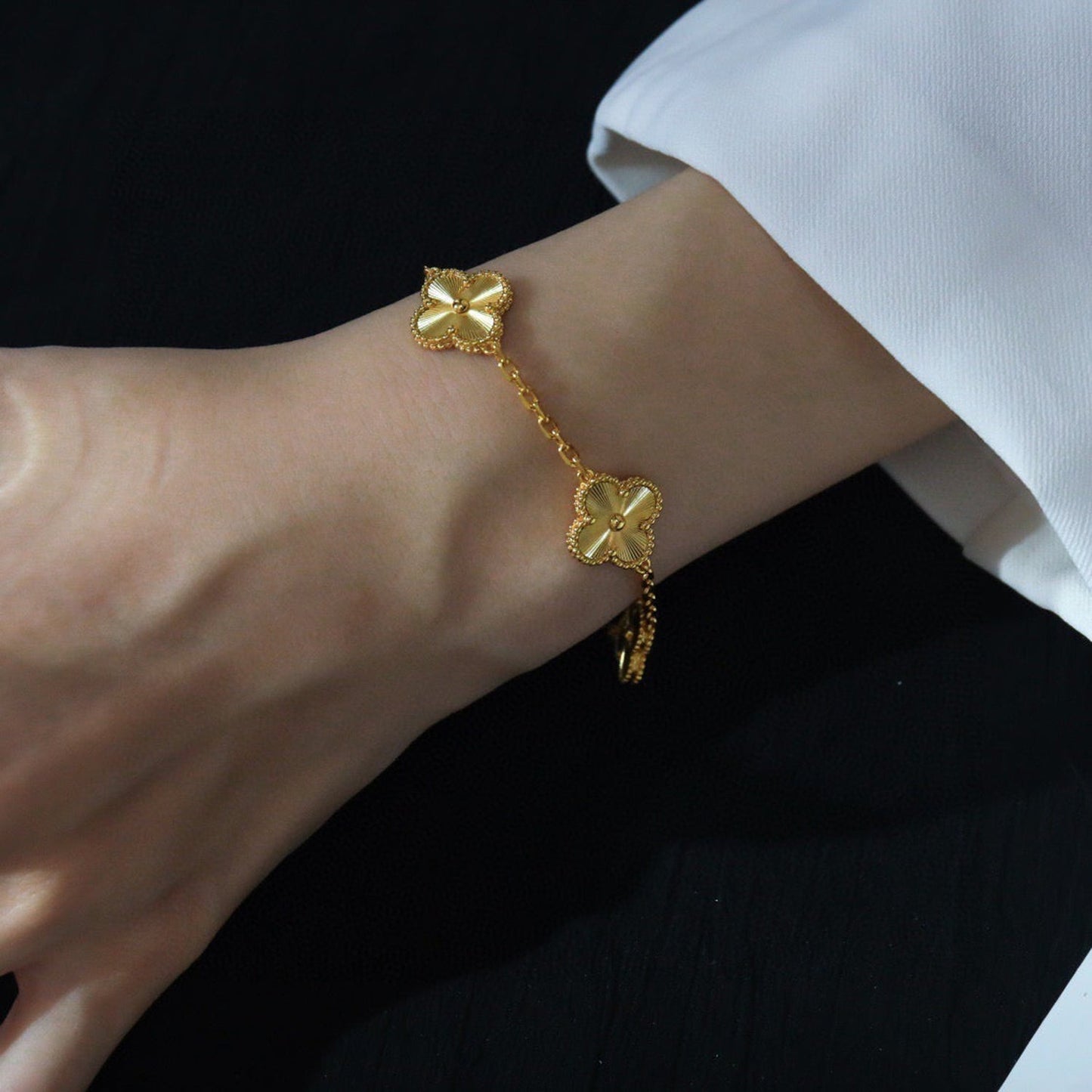 [⭐Luxery] CLOVER 5 MOTIF LASER BRACELET COLLECTION