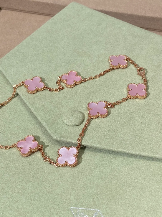 [⭐Luxery Jewellery] Pink Necklace with Ten Clover Designs