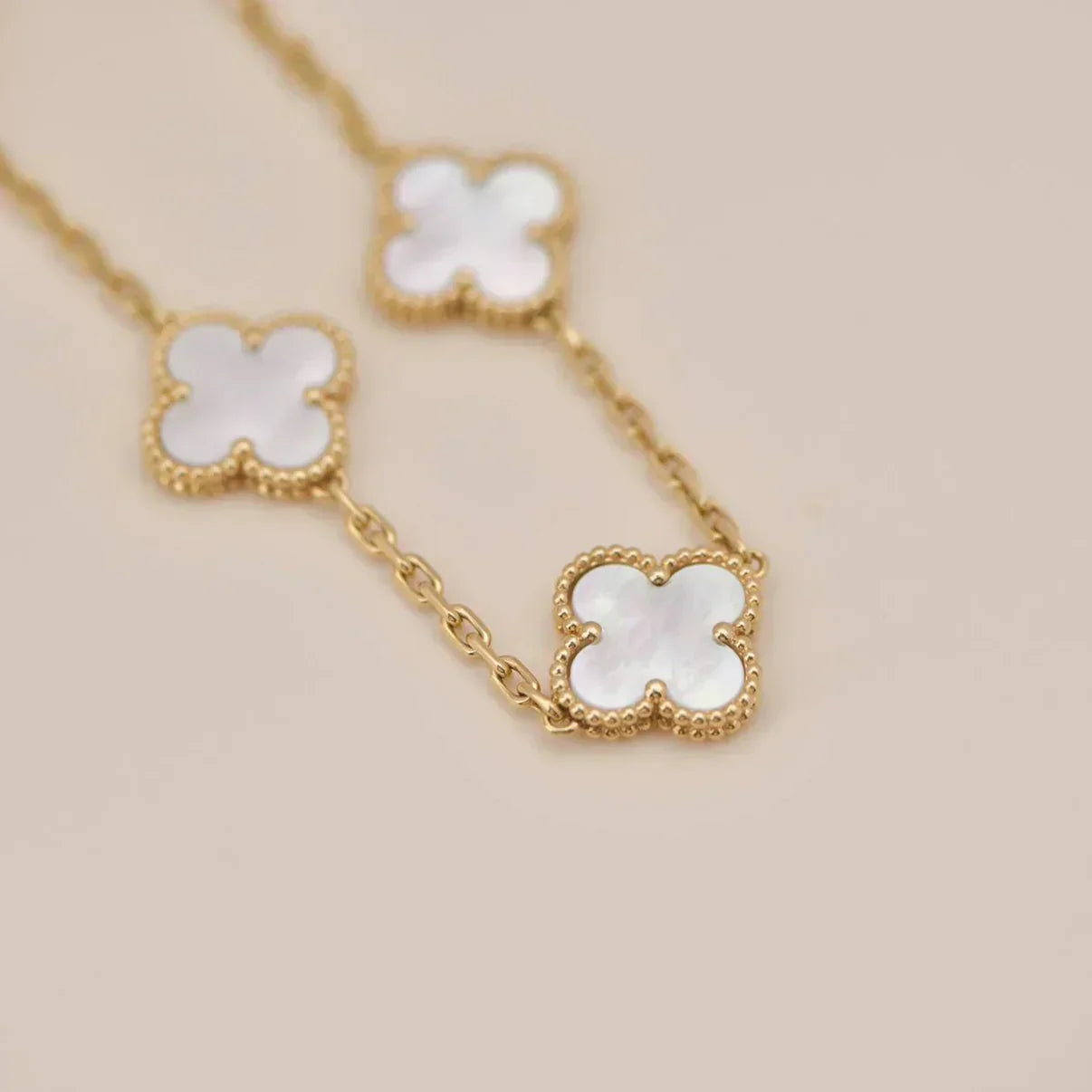 [⭐Luxery]CLOVER WHITE PEARL MOP 5 MOTIF BRACELET COLLECTION