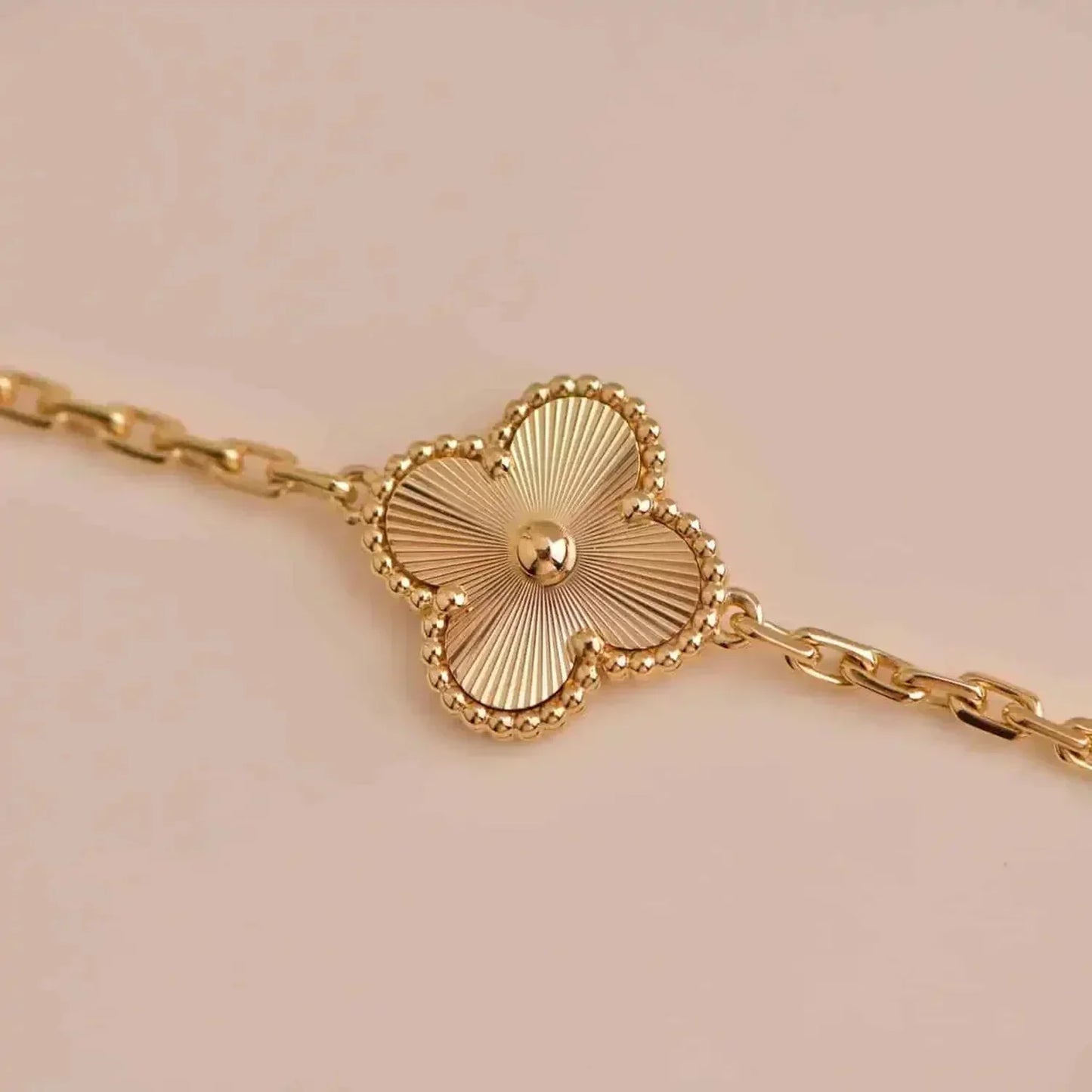 [⭐Luxery] CLOVER 5 MOTIF LASER BRACELET COLLECTION