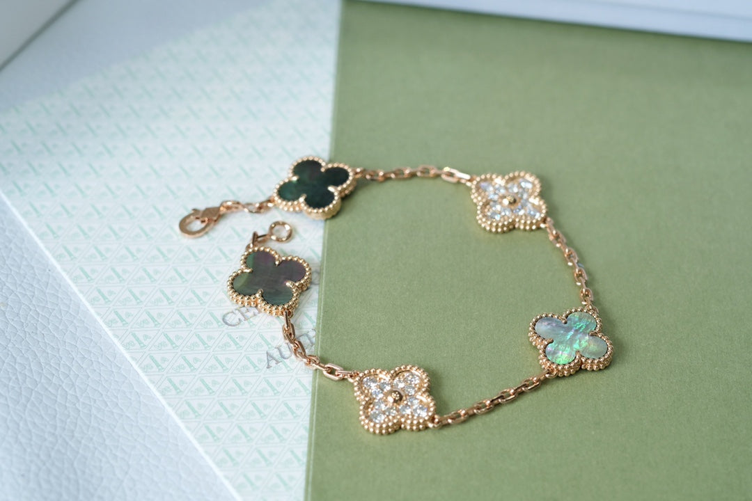 [⭐Luxery] CLOVER 5 MOTIF GRAY MOP BRACELET COLLECTION