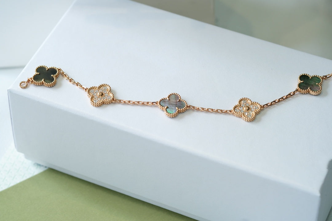 [⭐Luxery] CLOVER 5 MOTIF GRAY MOP BRACELET COLLECTION