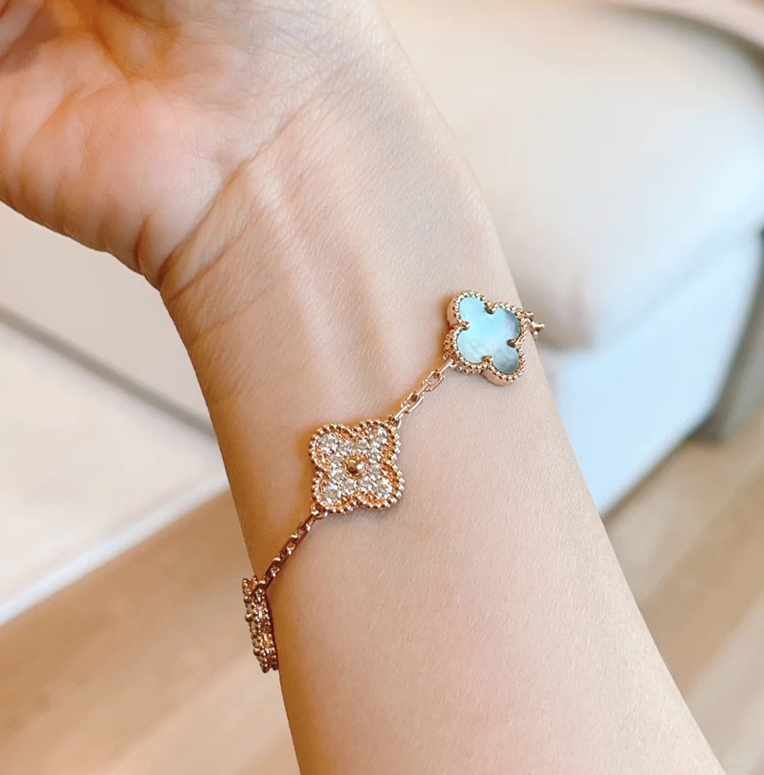 [⭐Luxery] CLOVER 5 MOTIF GRAY MOP BRACELET COLLECTION