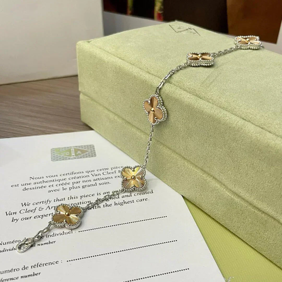 [⭐Luxery] CLOVER 5 MOTIF LASER BRACELET COLLECTION