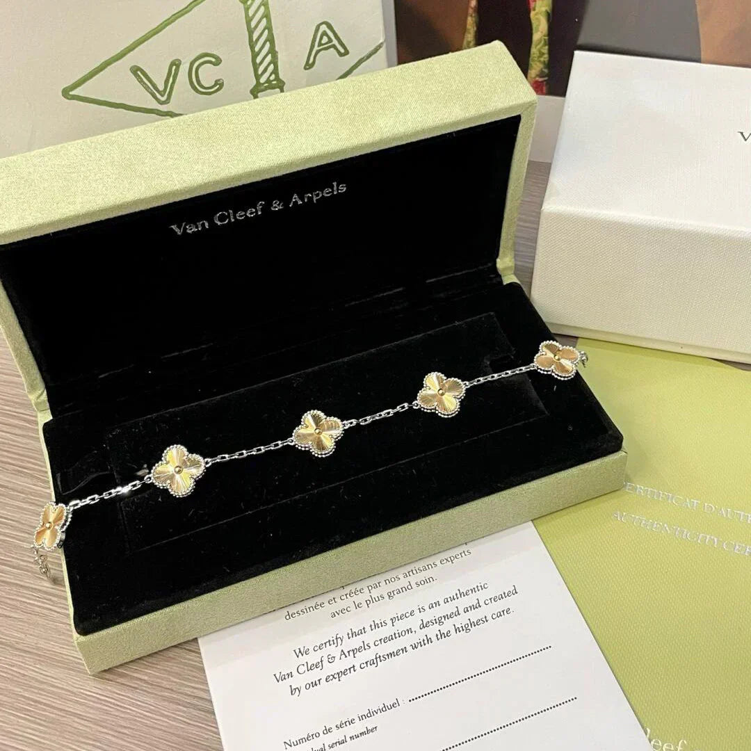 [⭐Luxery] CLOVER 5 MOTIF LASER BRACELET COLLECTION