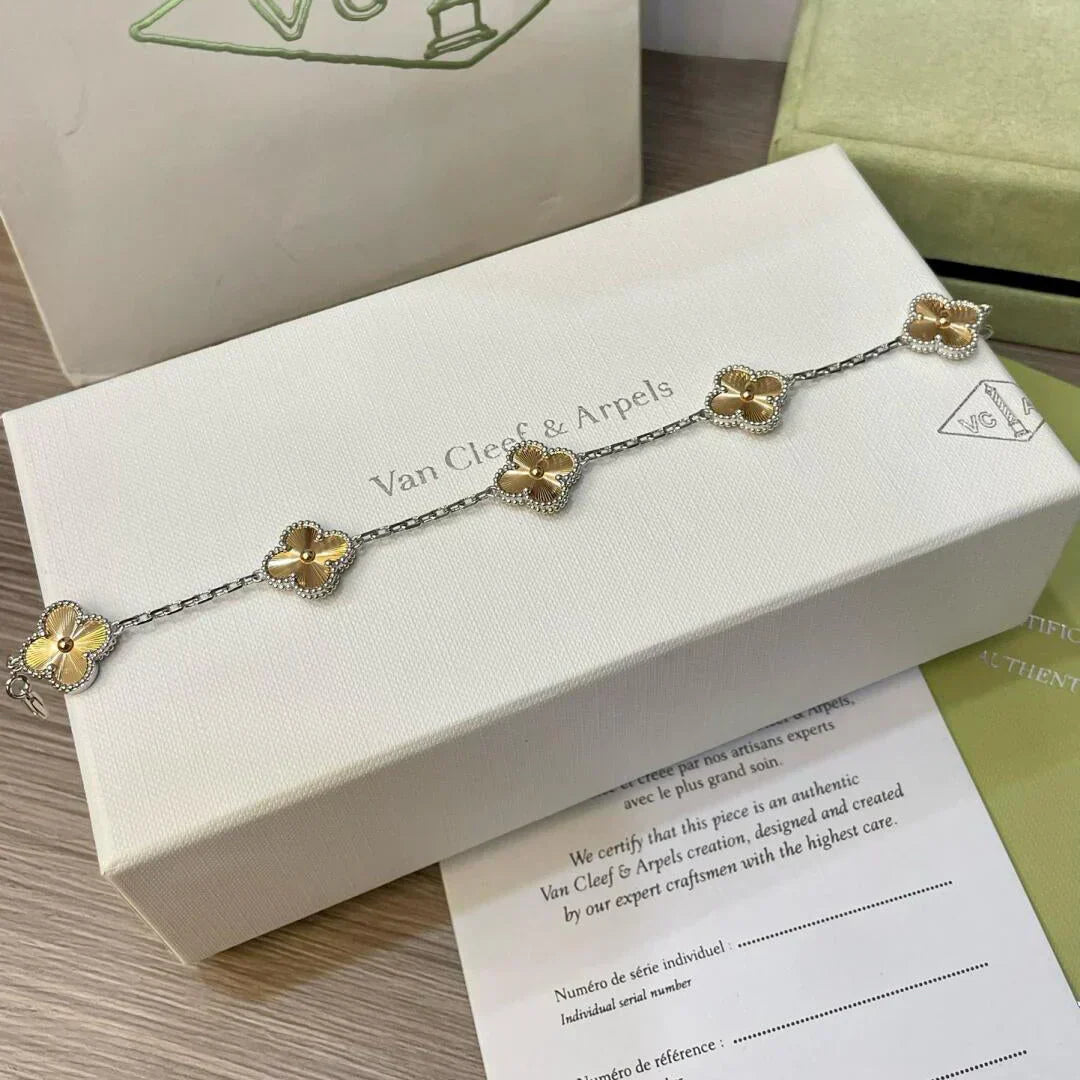 [⭐Luxery] CLOVER 5 MOTIF LASER BRACELET COLLECTION
