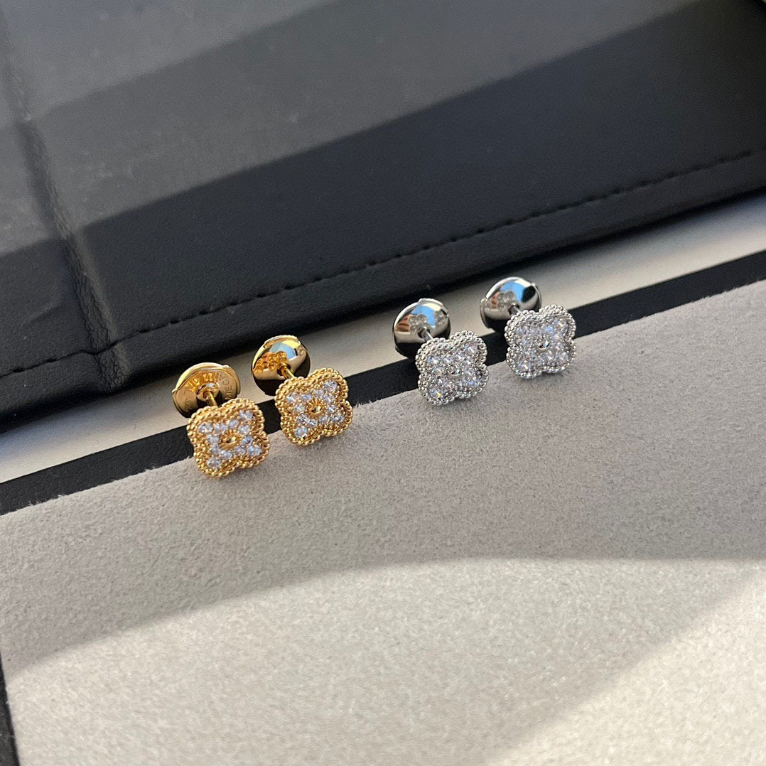 [⭐Luxery]CLOVER MINI DIAMOND STUD EARRINGS