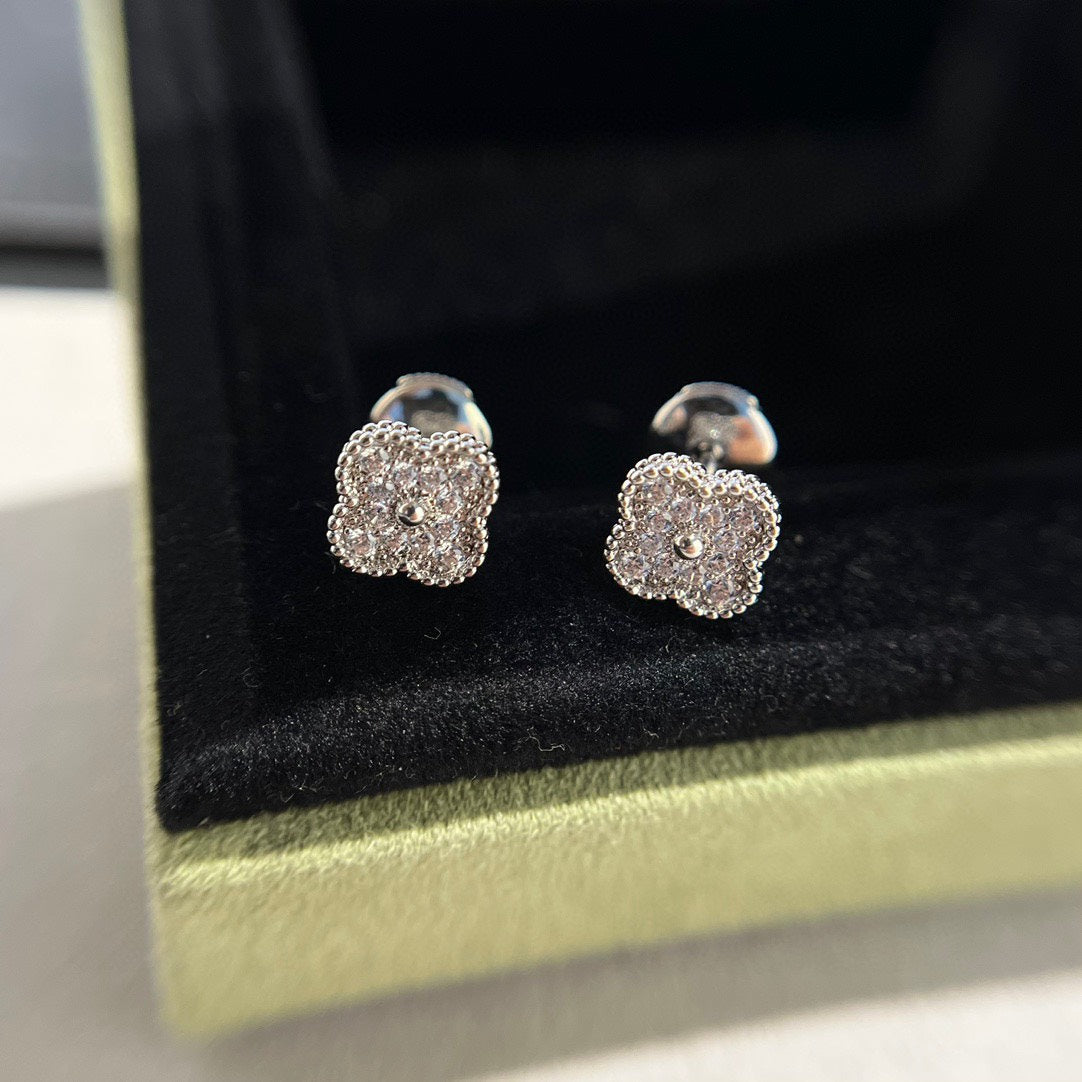 [⭐Luxery]CLOVER MINI DIAMOND STUD EARRINGS
