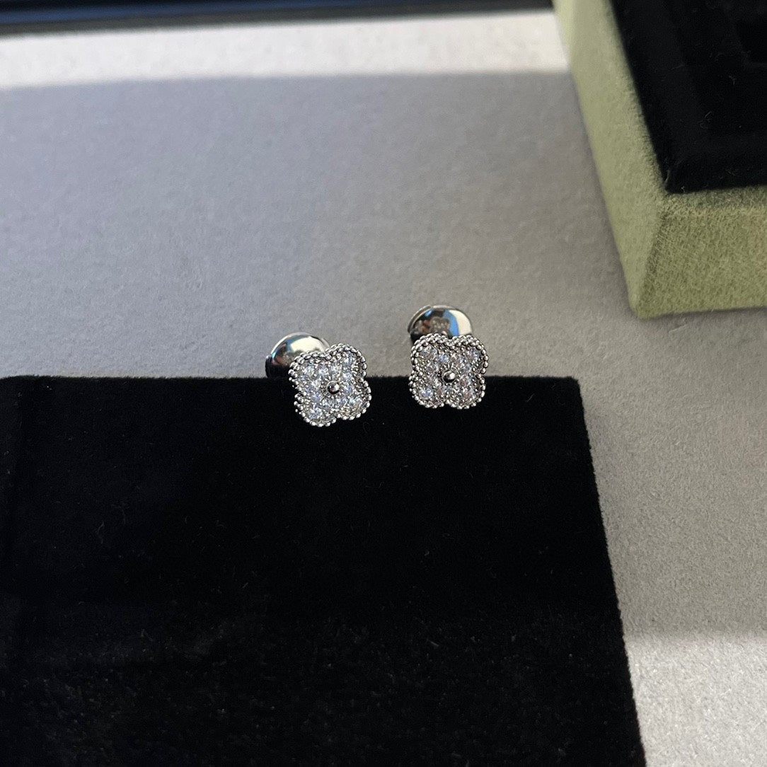 [⭐Luxery]CLOVER MINI DIAMOND STUD EARRINGS