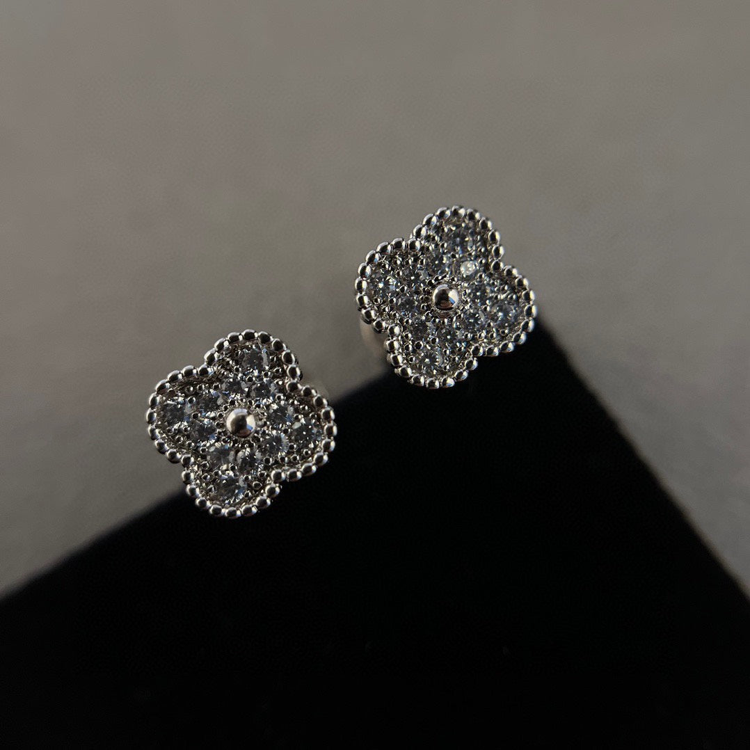 [⭐Luxery]CLOVER MINI DIAMOND STUD EARRINGS