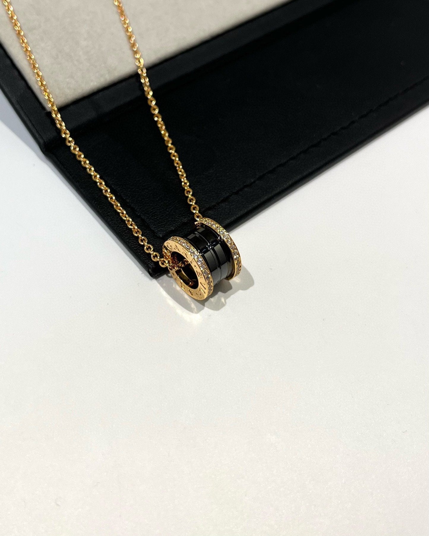 [⭐Luxery]ZERO 1 BLACK CERAMIC DIAMOND PINK GOLD NECKLACE
