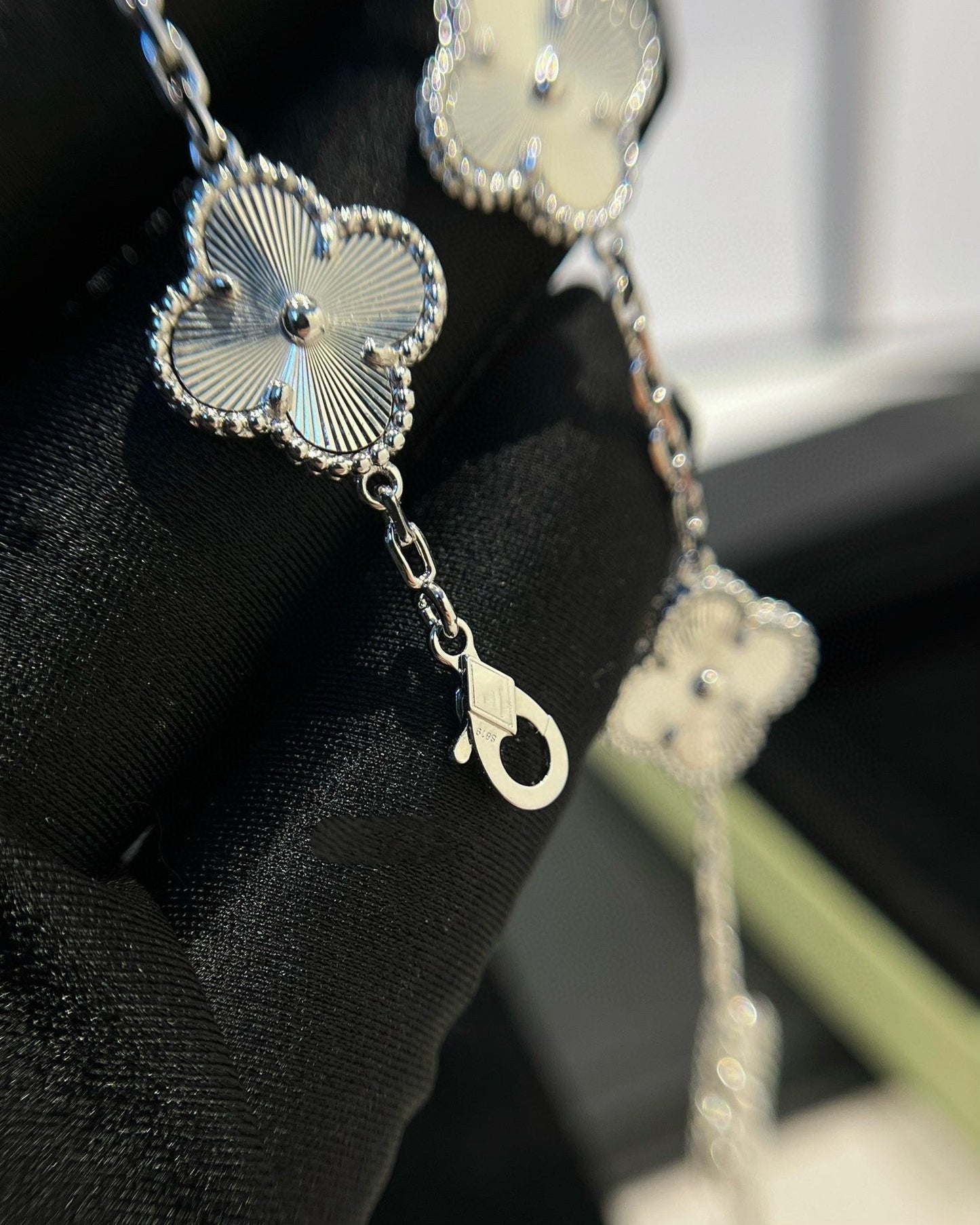 [⭐Luxery] CLOVER 5 MOTIF LASER BRACELET COLLECTION