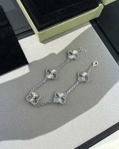 [⭐Luxery] CLOVER 5 MOTIF LASER BRACELET COLLECTION